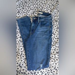 721 Ripped Levi jeans